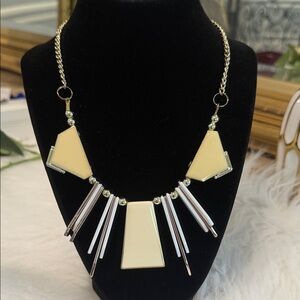 Elegant Cream and Gold Geometric Necklace